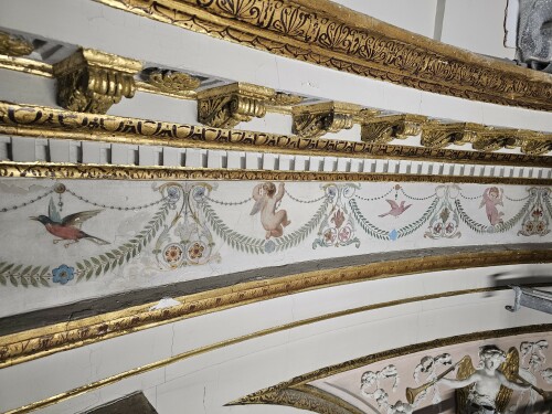 Différences de style et exécution sur une même frise